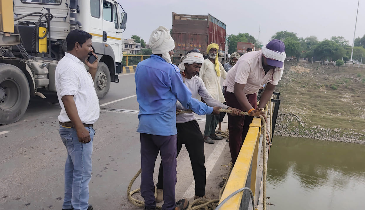 Vehicle movement on Yamuna bridge will remain closed today and tomorrow work will start on pillar number 17
