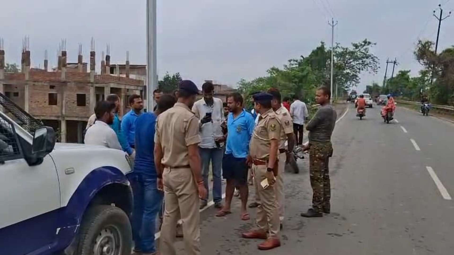 मौके पर मौजूद पुलिसकर्मी