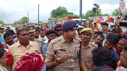 Ruckus on highway in Varanasi Family members created ruckus after finding remains of dead body