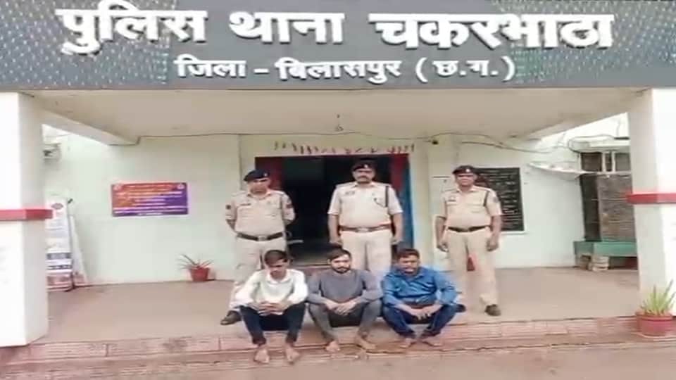पुलिस की गिरफ्त में आरोपी