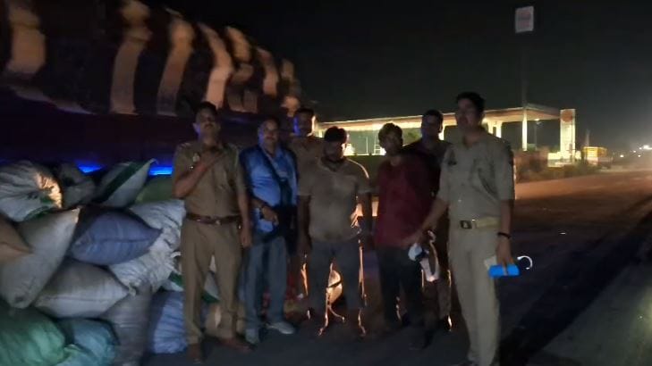 Doda poppy worth 1.75 crore recovered two arrested with DCM in sonbhadra opium residue