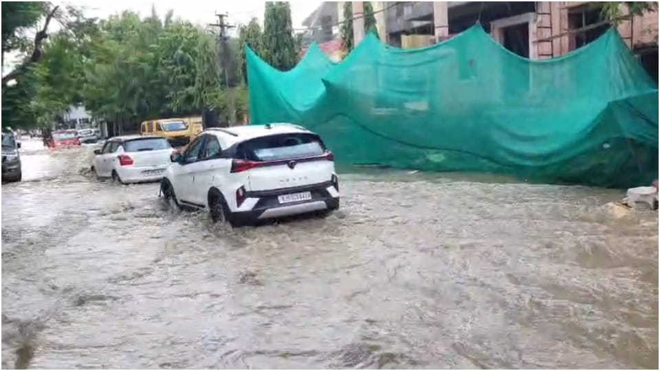 Rajasthan Monsoon 2025: Heavy monsoon rain Jaipur Sikar and kota Road Collapse