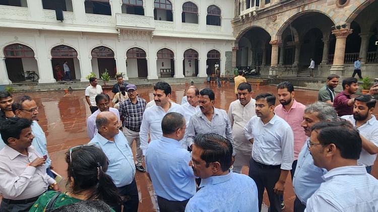 Indore News: कल योग दिवस पर हर वार्ड और पंचायत में कार्यक्रम, राजवाड़ा पर सुबह 6 बजे जुटेंगे इंदौरी