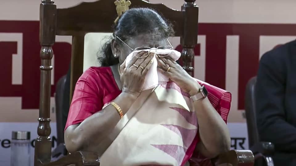 President Droupadi Murmu celebrated her birthday with visually impaired children in Dehradun become Emotional