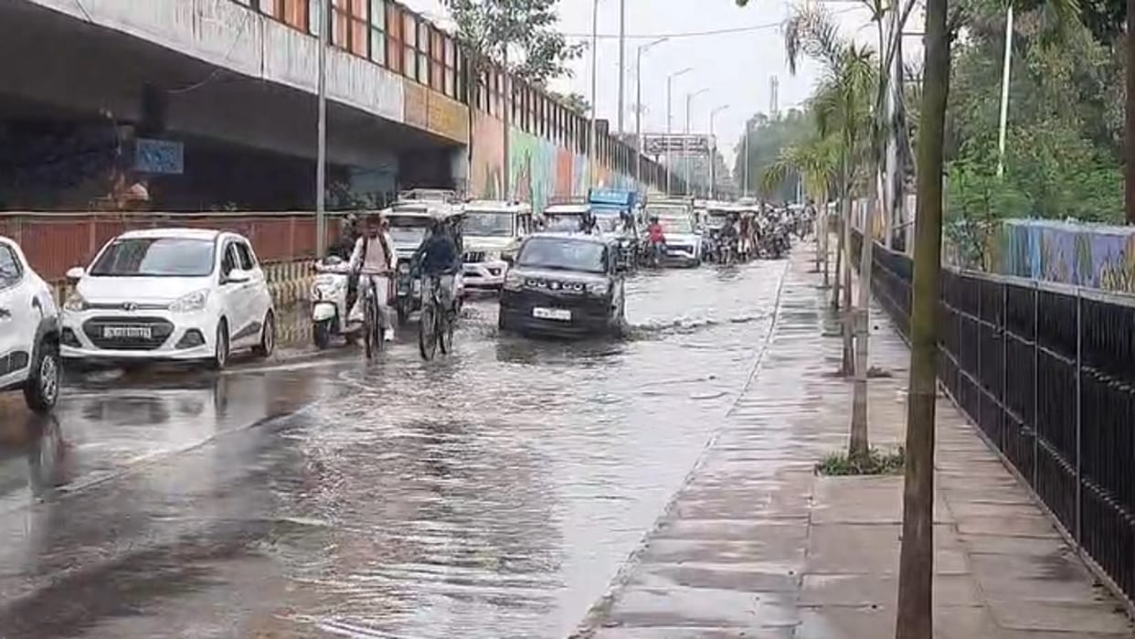 Rain In Prayagraj: Weather became pleasant after heavy rain, waterlogging affected life in many places in the