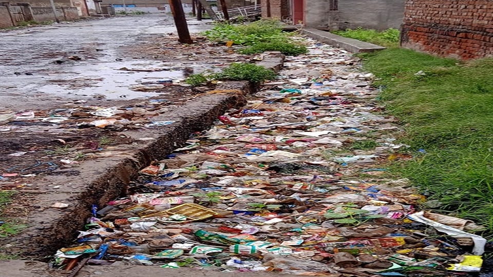 Budget of Rs 42.68 lakh approved, yet drains filled with filth