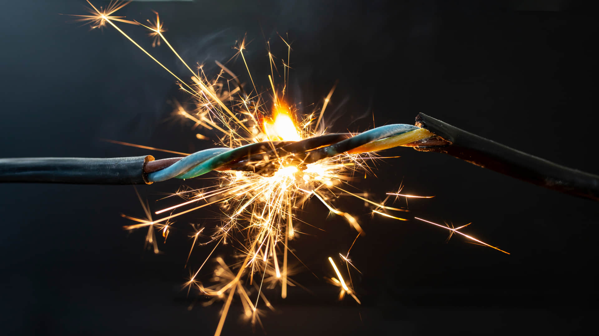 Warning Signs That Indicate A Short Circuit Risk In Your Home Electrical System