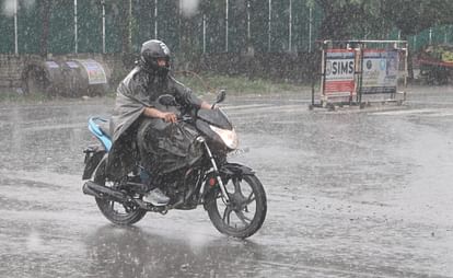 Uttarakhand Weather: देहरादून-बागेश्वर में भारी बारिश का ऑरेंज अलर्ट, प्रदेश में 64 सड़कें बंद Uttarakhand Weather Update Orange alert for heavy rain in Dehradun-Bageshwar 64 roads closed in the state
