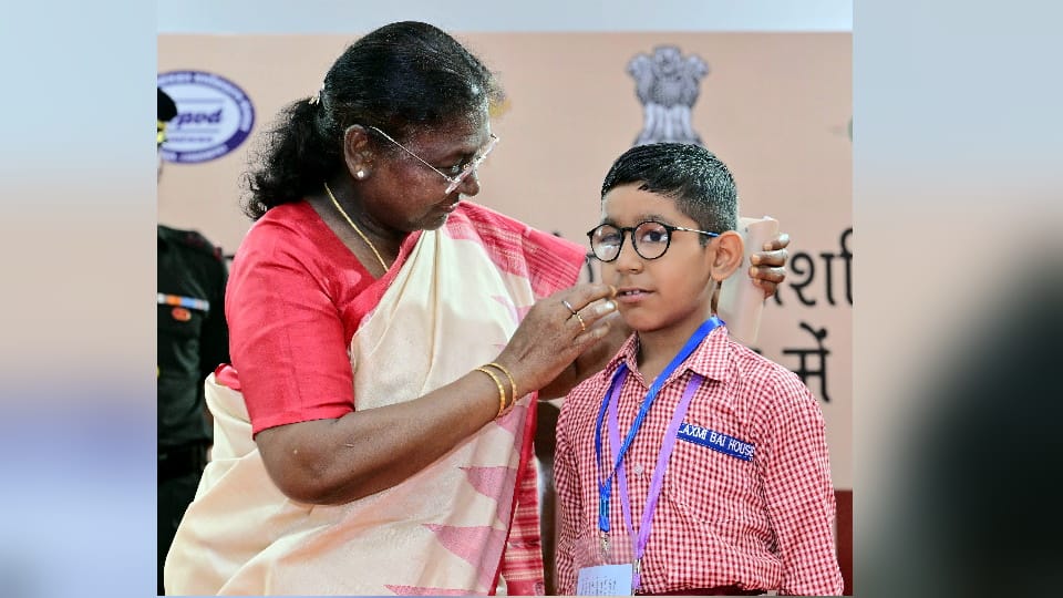 President Droupadi Murmu celebrated her birthday with visually impaired children in Dehradun become Emotional
