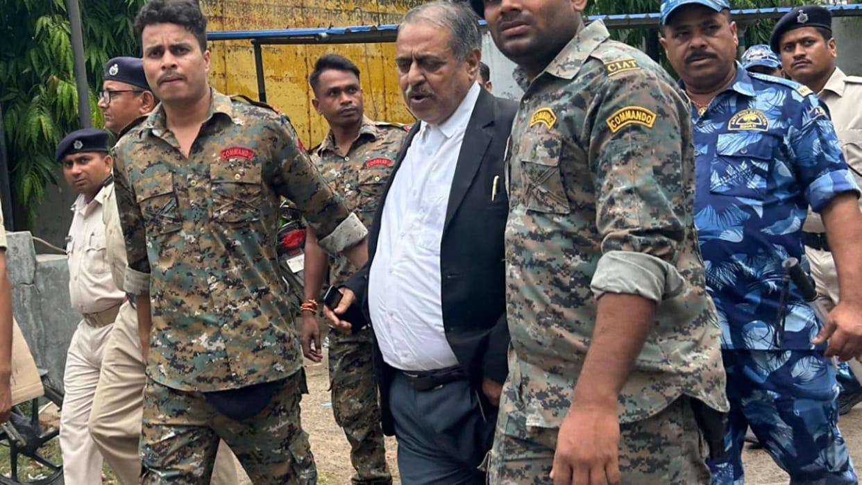 Famous lawyer Amber Imam Hashmi arrested in Darbhanga court, advocates protest