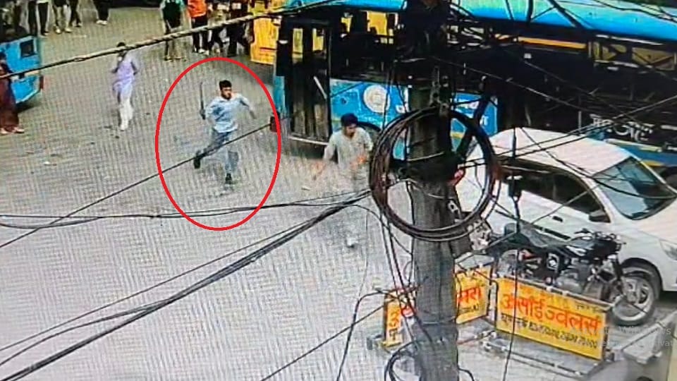 youth was attacked with a spade at Ghumarvi bus stand in Himachal