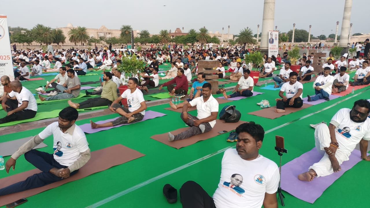 International Yoga Day: CM did yoga in Gorakhpur and Deputy CM did yoga in Lucknow, hundreds of programs were