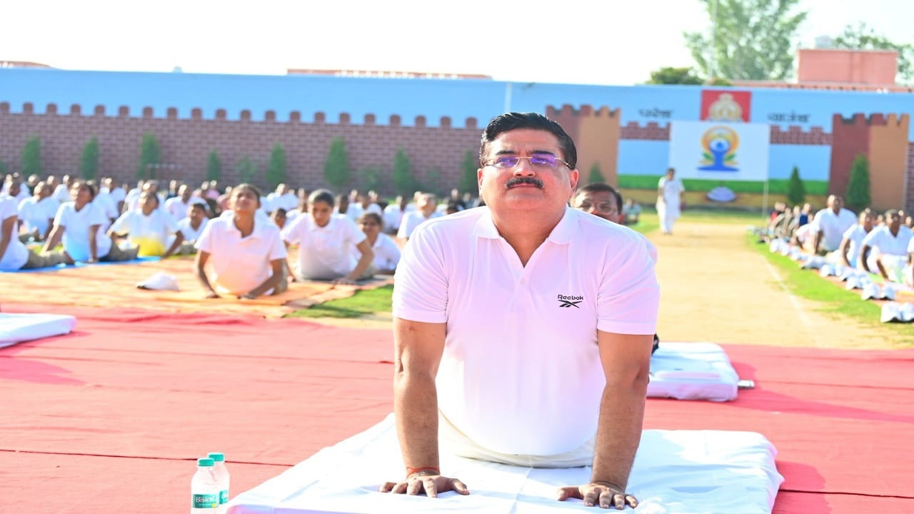 Officers and policemen performed yoga in the police line ground in Bareilly