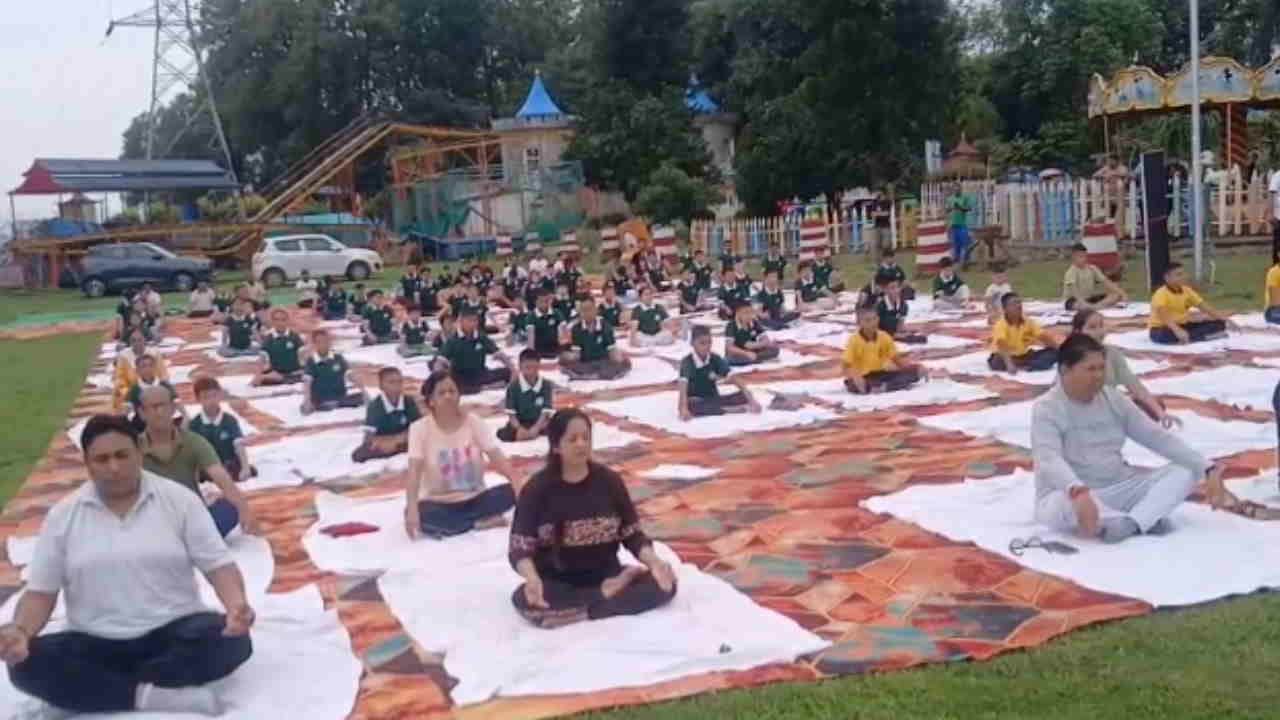 Amar Ujala Yoga Utsav everyone from children to experts participated International Yoga Day 2025