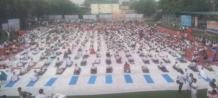 International Yoga Day 2025 Public Officials And Leaders Done Yoga Panch Mahal Taj Mahal Agra News