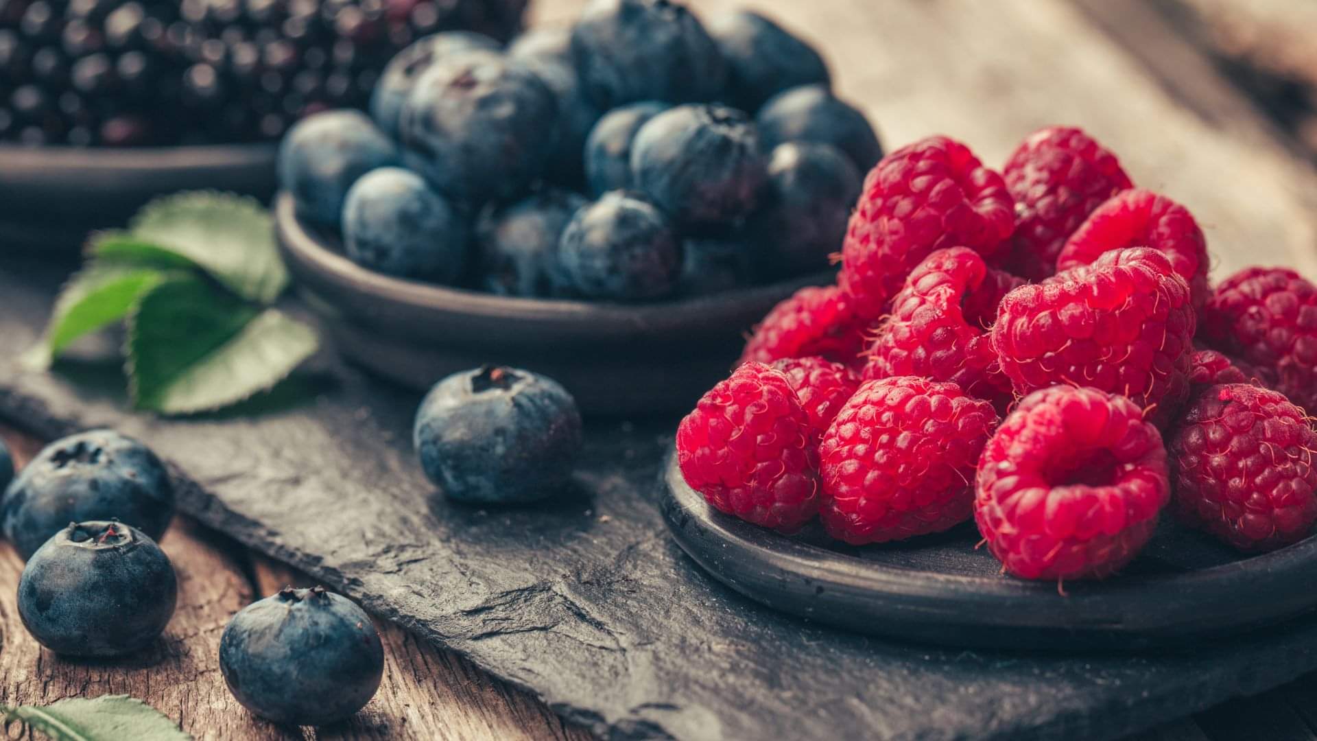 If you want to look young even at the age of 55 then include these 4 things in your diet from today itself