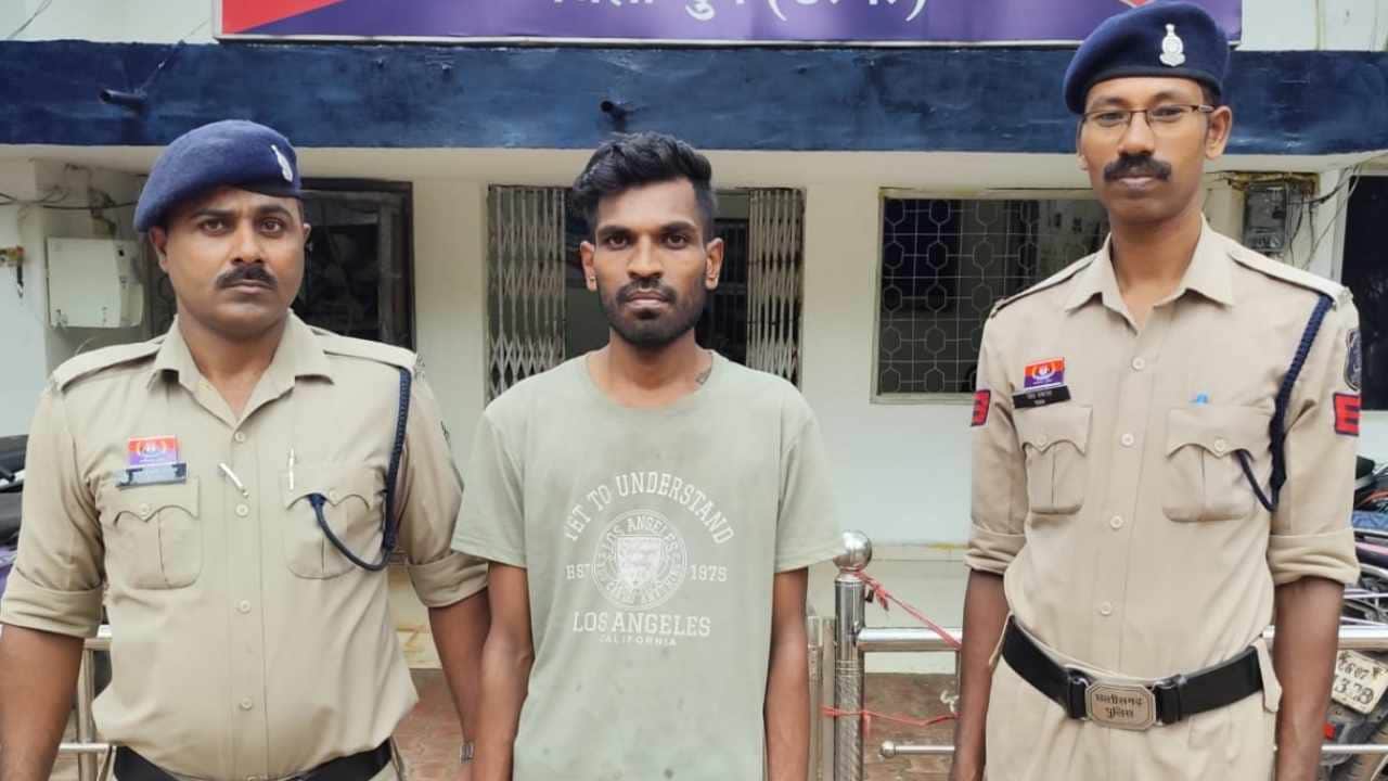 ब्लैकमेलिंग का आरोपी गिरफ्तार