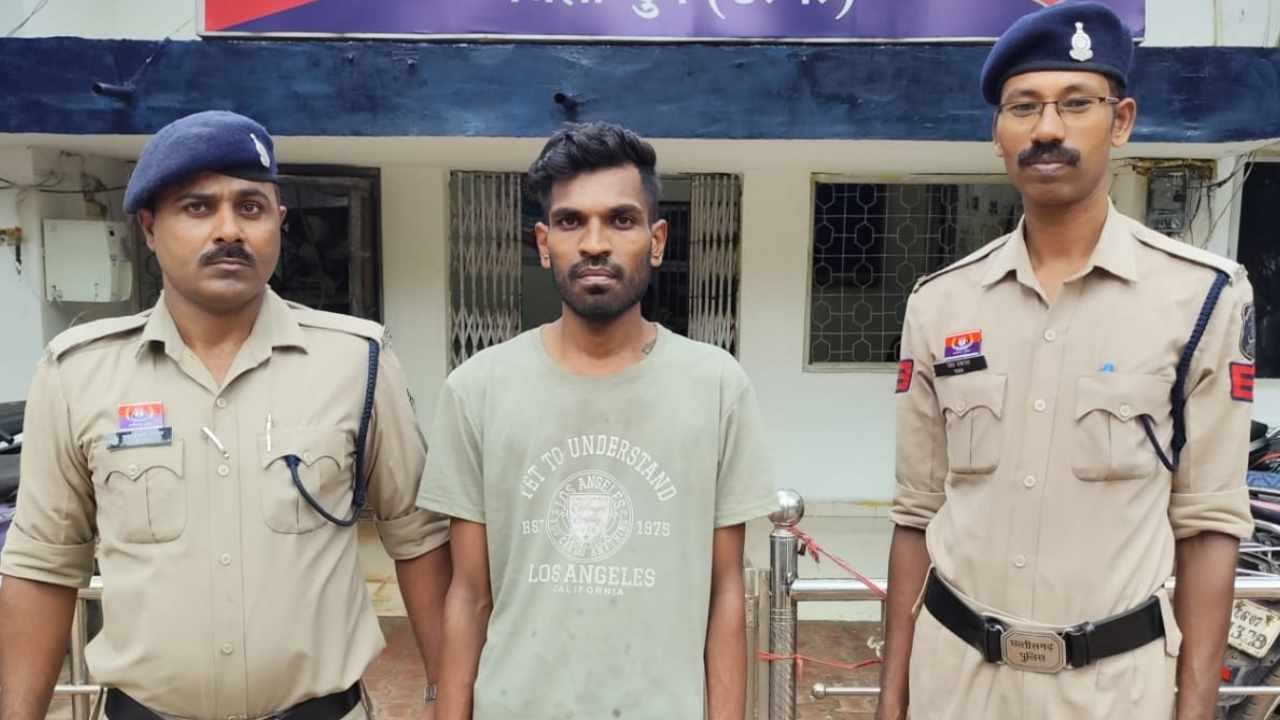 ब्लैकमेलिंग का आरोपी गिरफ्तार