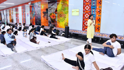 Kanpur: doctors practiced compound exercises in IMA yoga camp