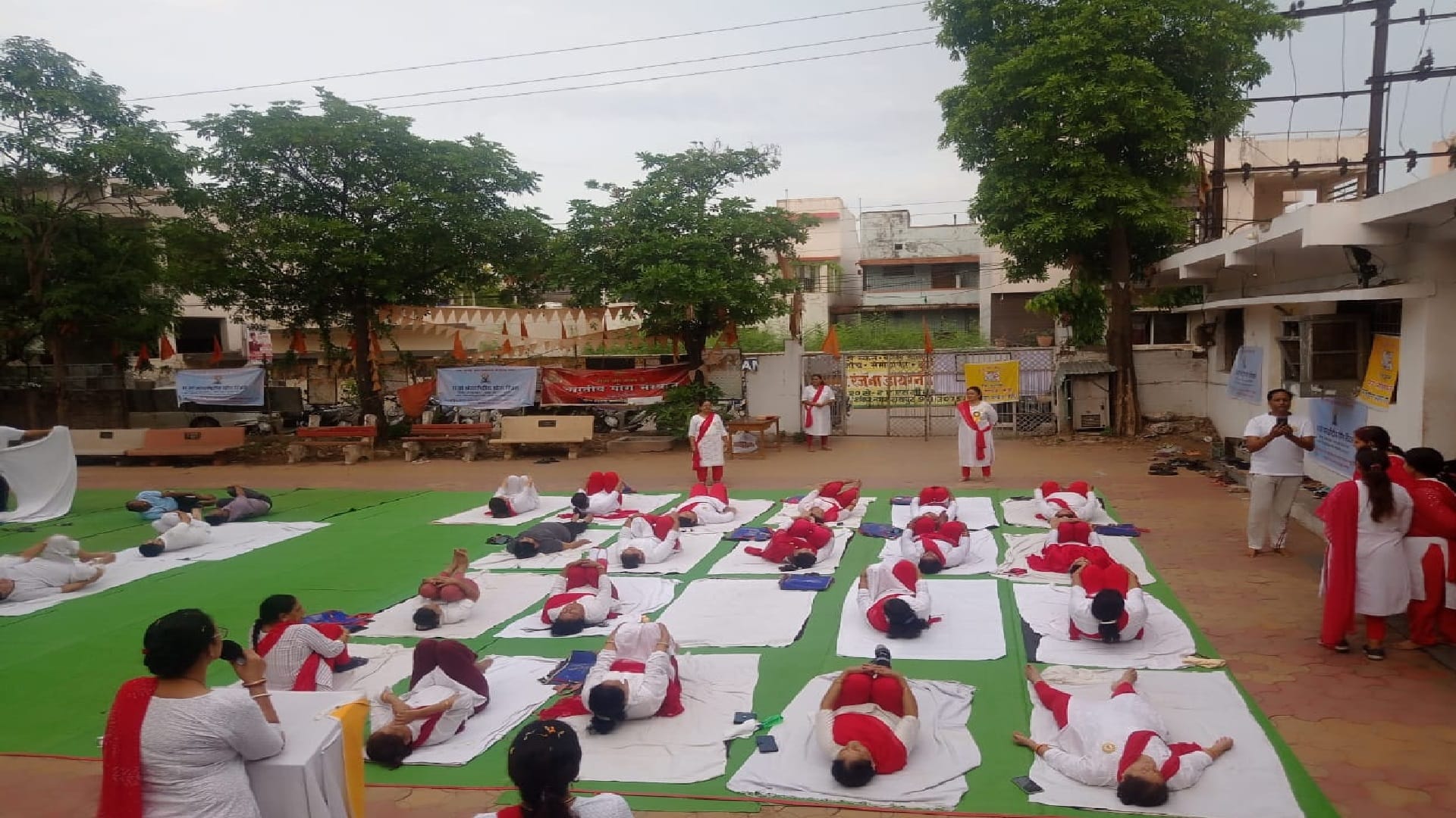 International Yoga Day: Yoga songs resonated with first rays of dawn in Gayatri Nagar Raipur, see photos