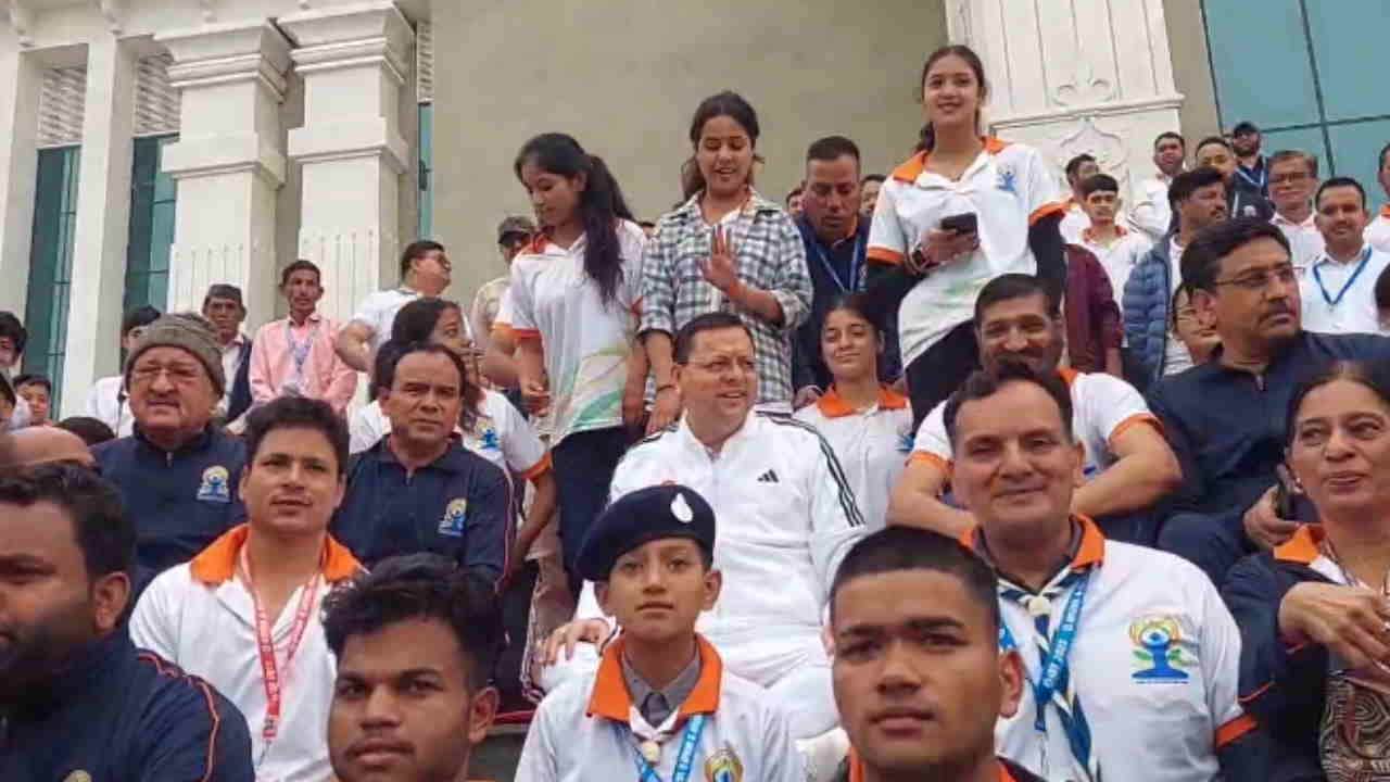 International Yoga Day President CM ITBP jawans perform yoga in Uttarakhand also practised in Chardham Photos