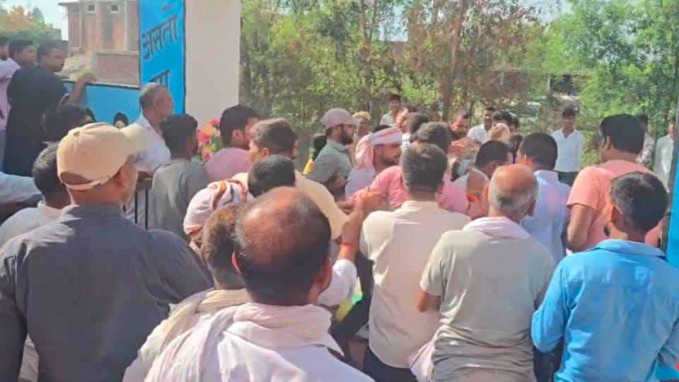 two parties clashed over supremacy Before DM Chaupal in Gonda action taken against five for disturbing peace