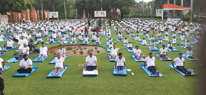International Yoga Day: CM did yoga in Gorakhpur and Deputy CM did yoga in Lucknow, hundreds of programs were