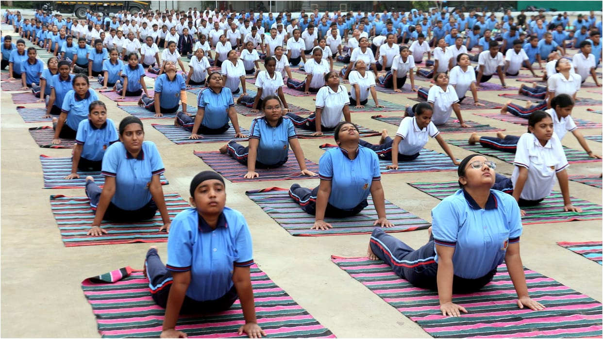 International Yoga Day LIVE Yoga being performed not only in country but all over world, know updates In hindi