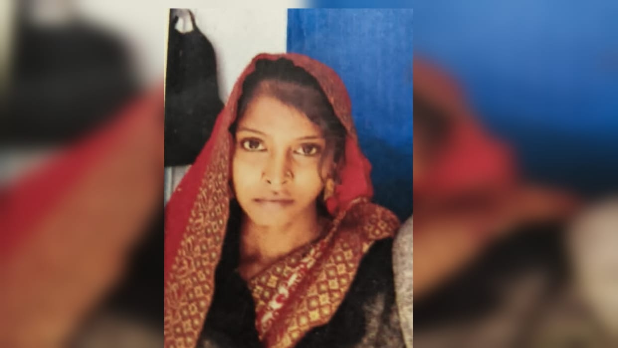 A woman jumped into the Yamuna with her one and a half year old son tied to her waist, both died