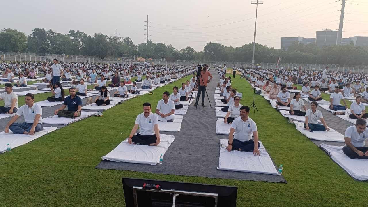 International Yoga Day photos seen from CM to ministers and common people in Delhi NCR