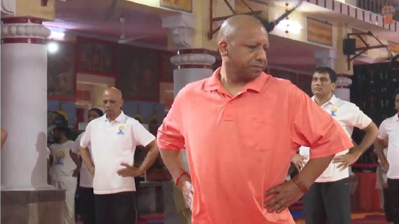 International Yoga Day: CM did yoga in Gorakhpur and Deputy CM did yoga in Lucknow, hundreds of programs were