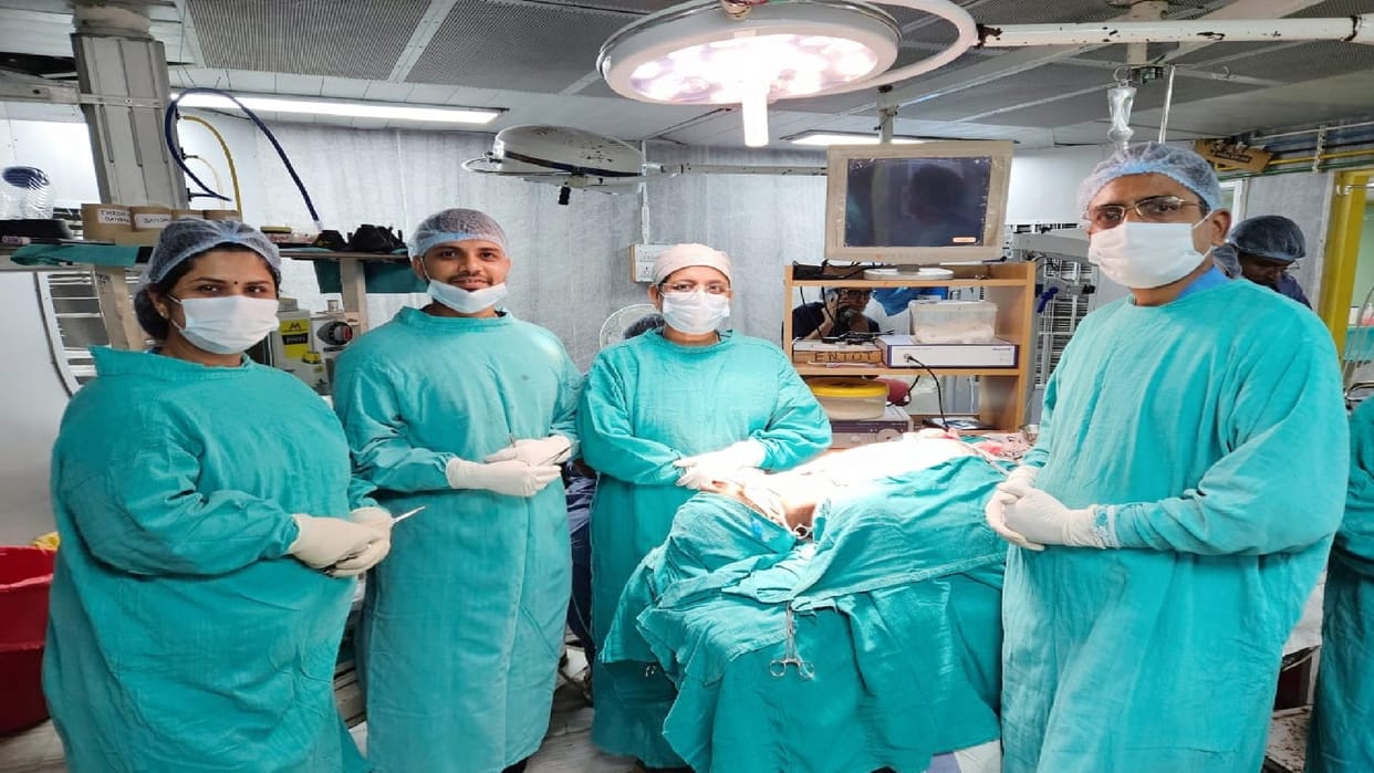 Doctors of Ambedkar Hospital created a record, successful surgery of complex tracheal stenosis disease in Raip