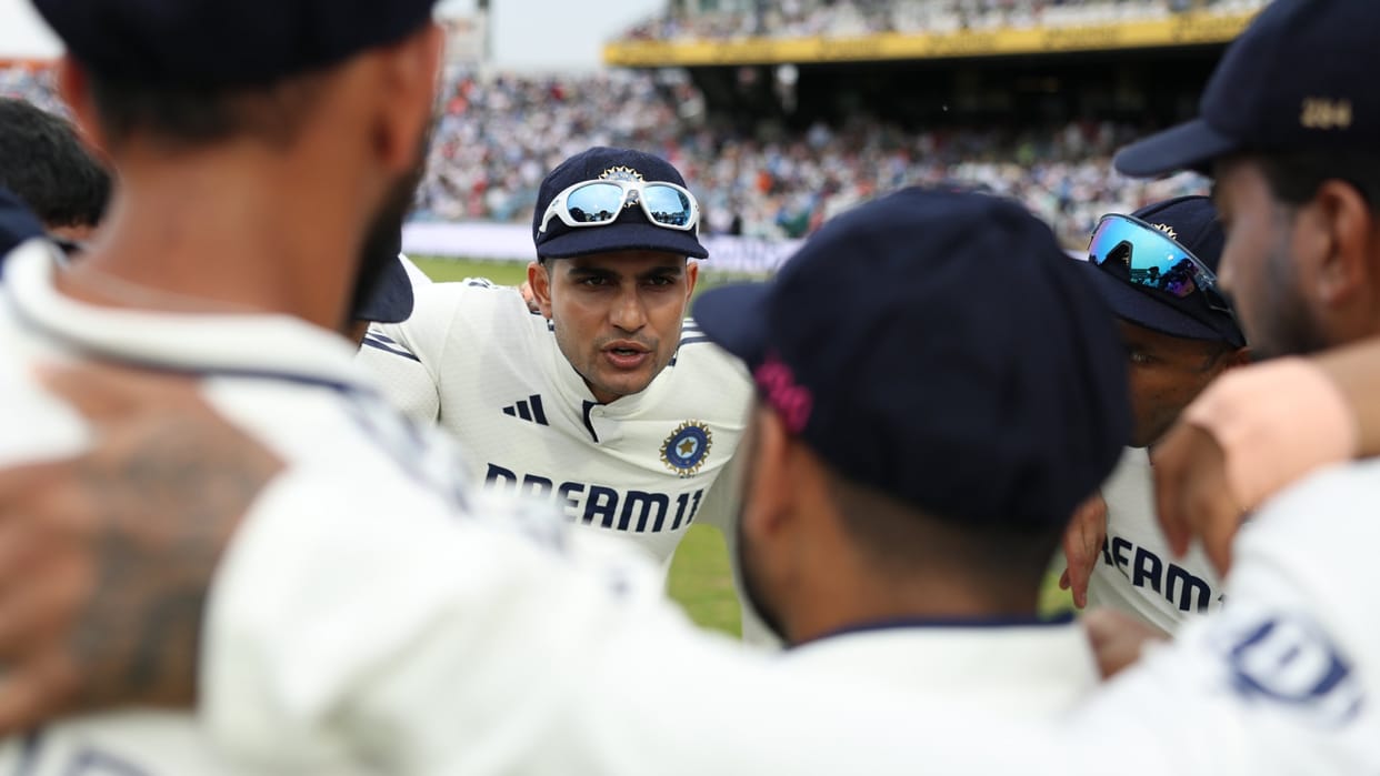 Headingley crowd boos India over repeated ball change plea during fifth day against England