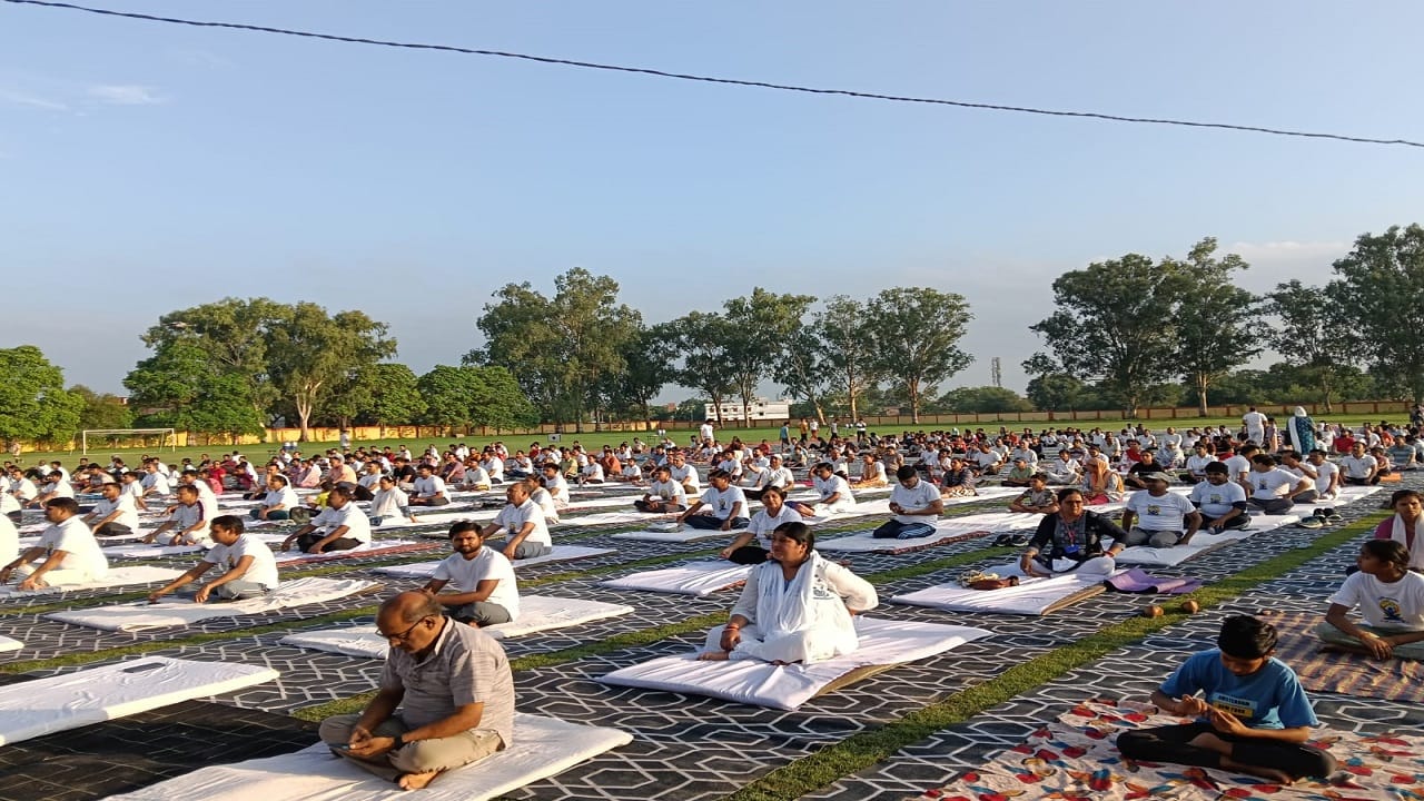 11th International Yoga Day celebrated in Bareilly division with message of One Earth, One Health