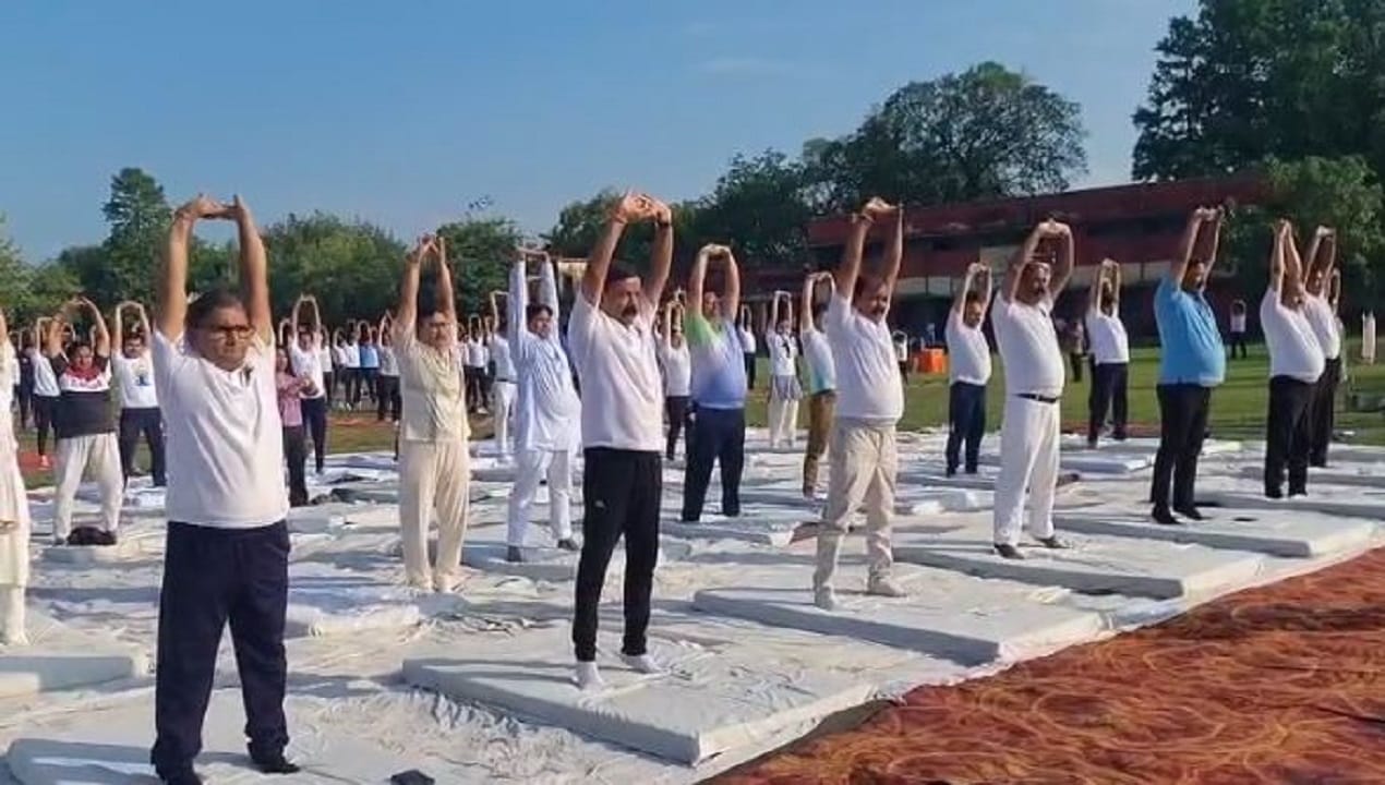 11th International Yoga Day celebrated in Bareilly division with message of One Earth, One Health