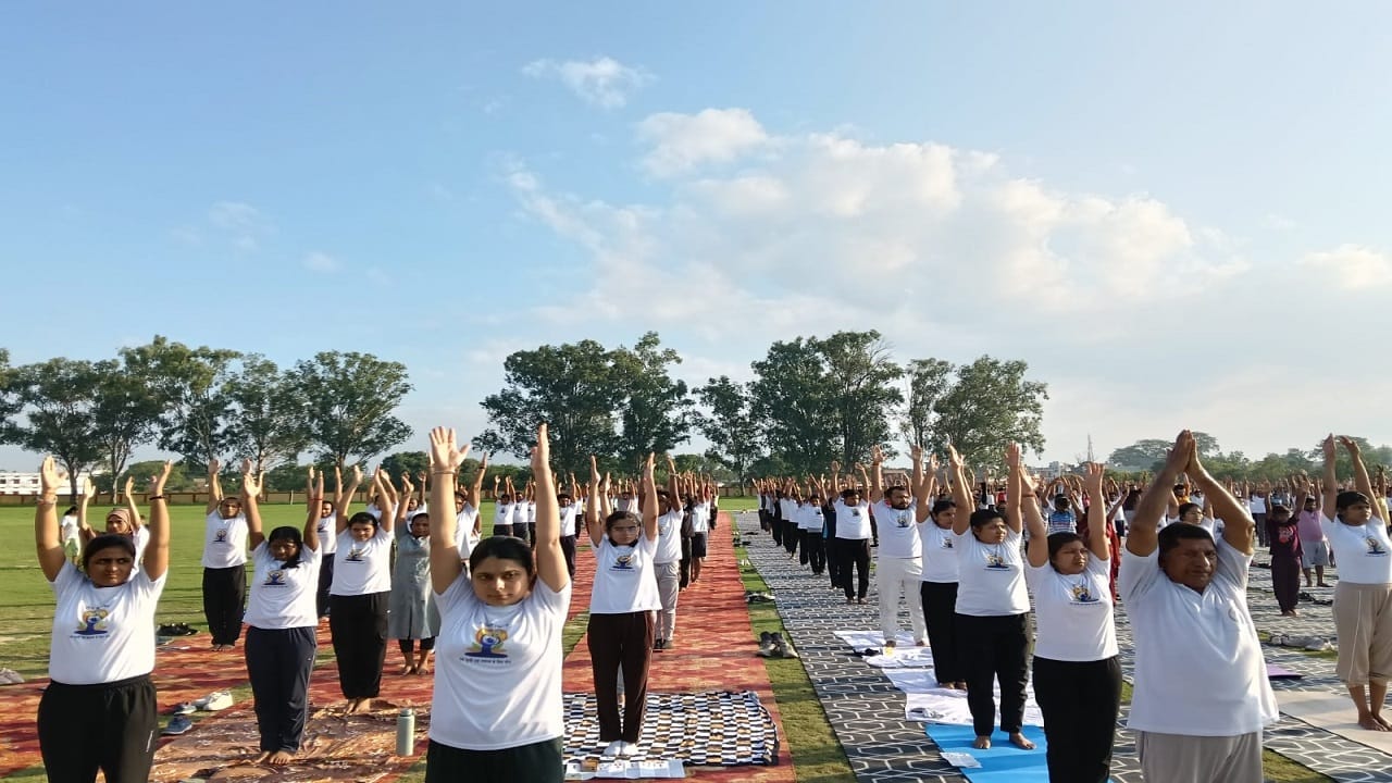 11th International Yoga Day celebrated in Bareilly division with message of One Earth, One Health