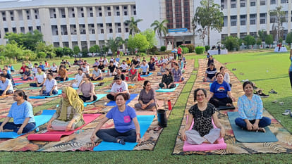 Kanpur: doctors practiced compound exercises in IMA yoga camp