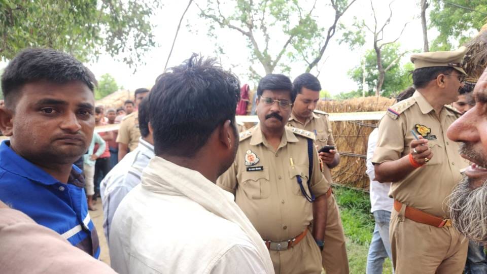 body of missing girl found in field in Sitapur Injury marks found on her face and body Police is investigating