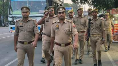 मुरादाबाद में गश्त करती पुलिस