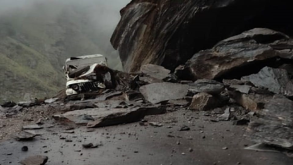 Munsiyari-Milam road closed