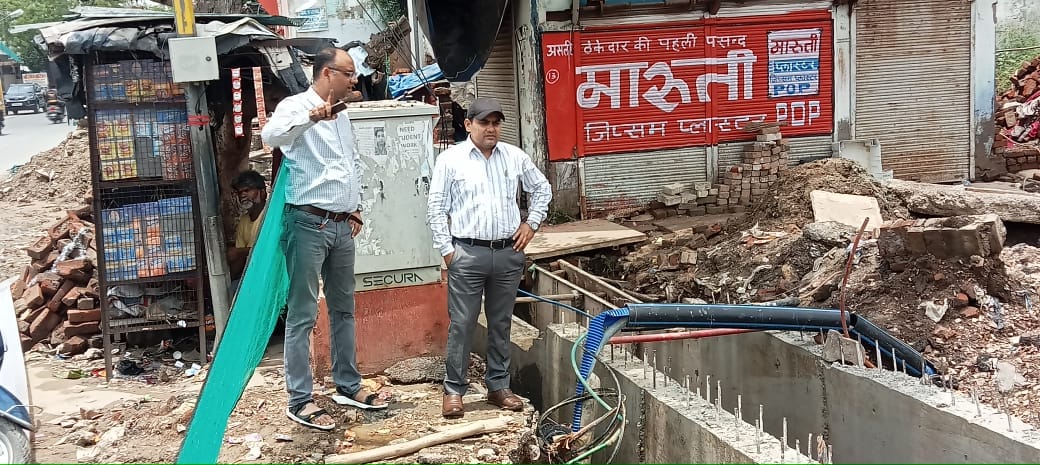 drain was constructed water pipelines were broken people got upset with the act of the contractor