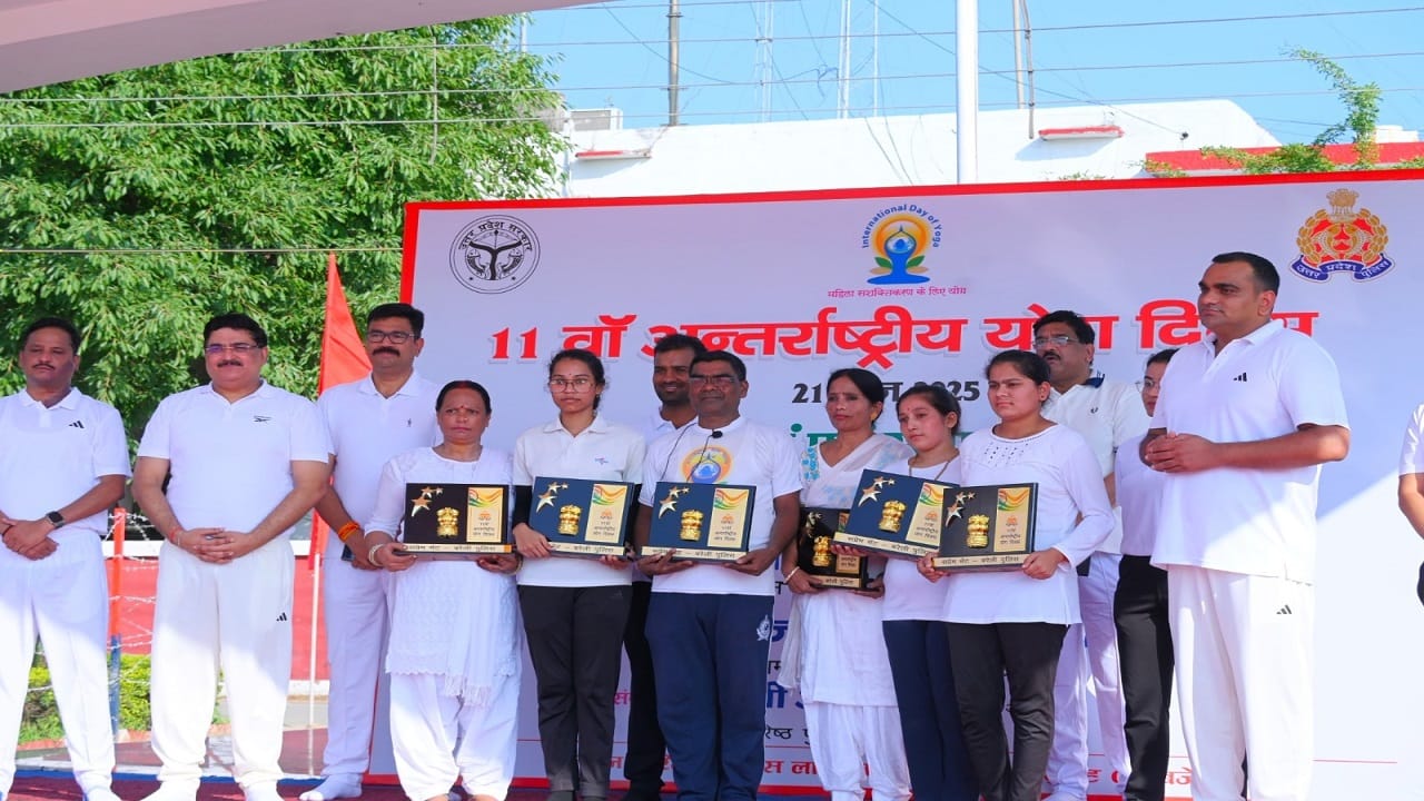 Officers and policemen performed yoga in the police line ground in Bareilly