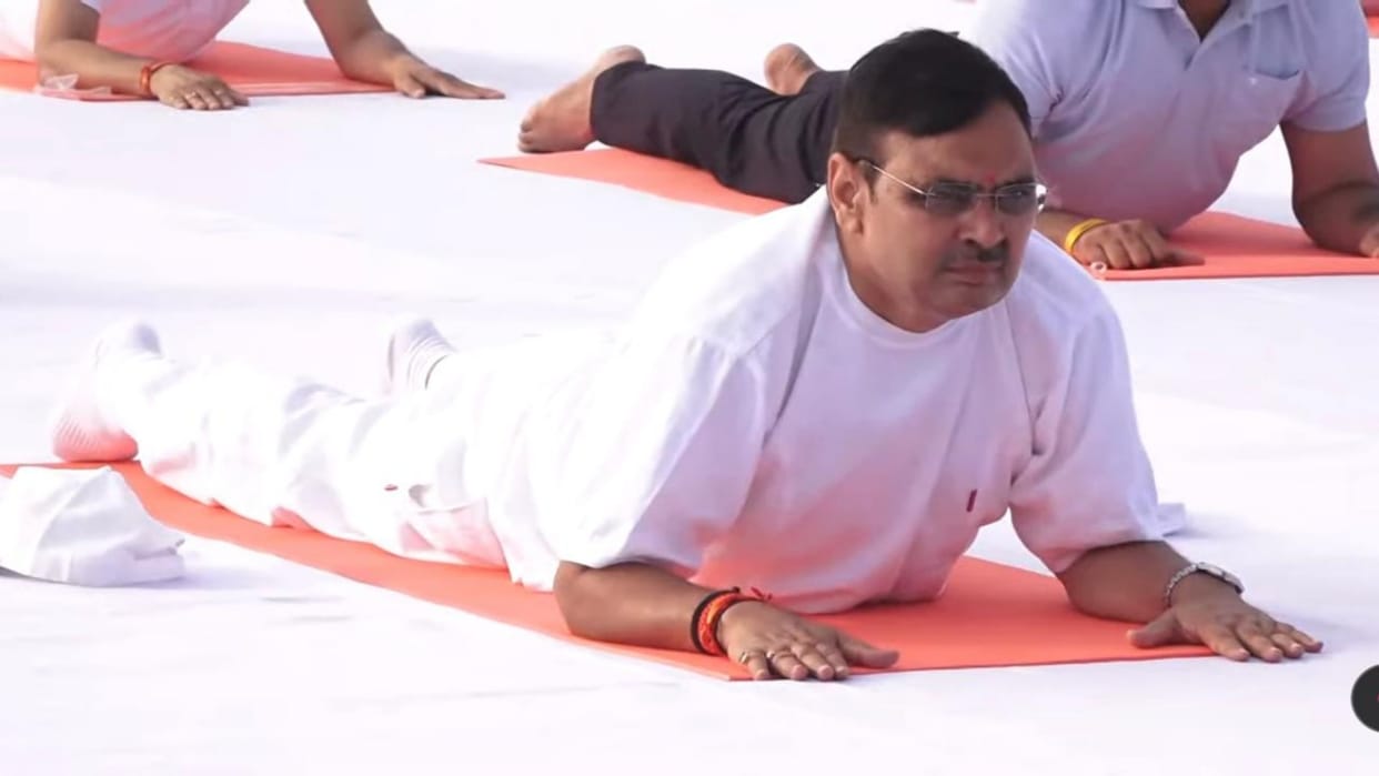 International Yoga Day: CM did yoga on sandy dunes of Khuhdi, message of a healthy and disease-free Rajasthan