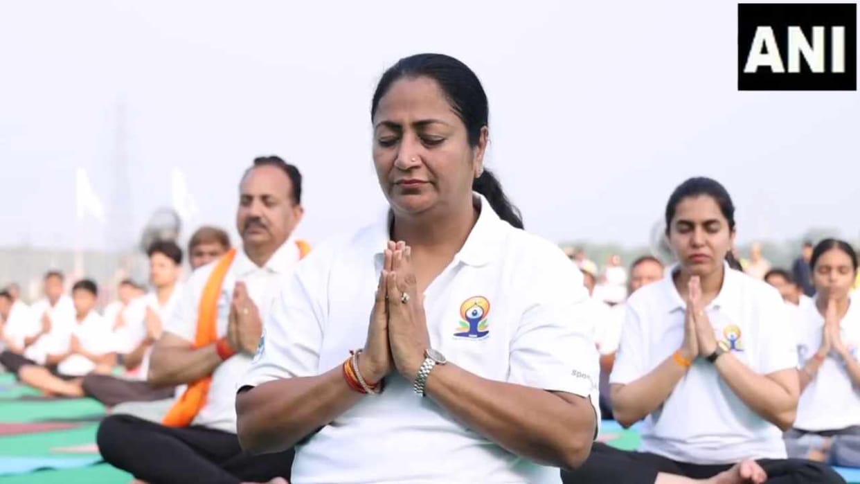 Delhi CM Rekha Gupta did yoga