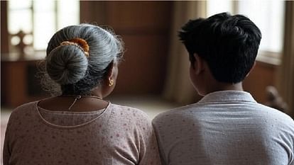 UP: झांसी में पहले किशोर से कुकर्म...अगली रात उसकी 65 साल की विधवा मां से दुष्कर्म; ट्रक चलाते हैं दोनों आरोपी A 65 year old woman was misdeed inside her house in Jhansi