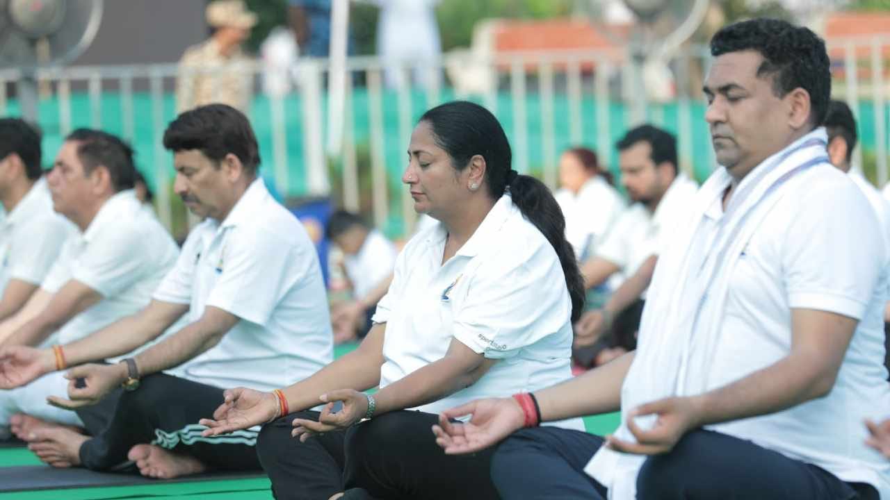 International Yoga Day photos seen from CM to ministers and common people in Delhi NCR
