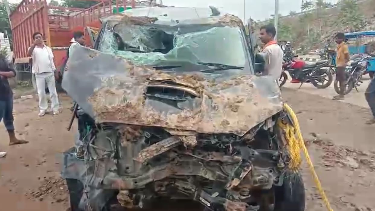 Scorpio broke the railing of the bridge and fell into the Ganges river