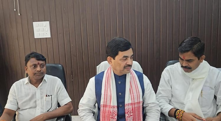 Bihar: तेजस्वी यादव के लेख पर बीजेपी नेता शाहनवाज हुसैन का तंज, कहा- इतने पढ़े-लिखे नहीं कि लेख खुद लिख सकें