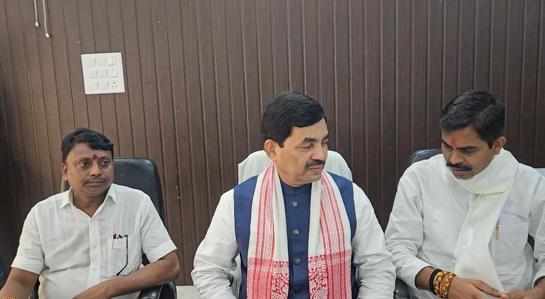 Bihar politics: BJP leader Shahnawaz Hussain takes a dig at RJD leader Tejashwi Yadav's article