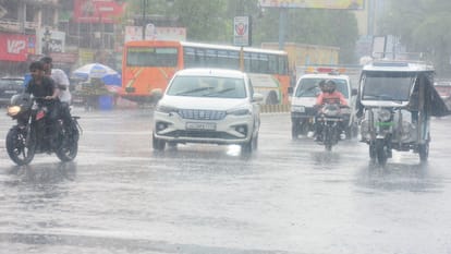 Rain In Prayagraj: Roads and streets submerged due to heavy rain in Prayagraj, road turned into a pond under